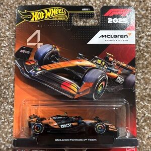 Hot Wheels ••NEW** 2026 Premium Formula 1 McLaren Car - #4 Lando Norris